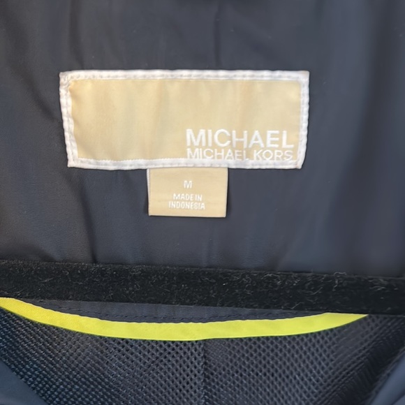 - Michael Kors Jacket Great detailing with gold hardware - Picture 2 of 8